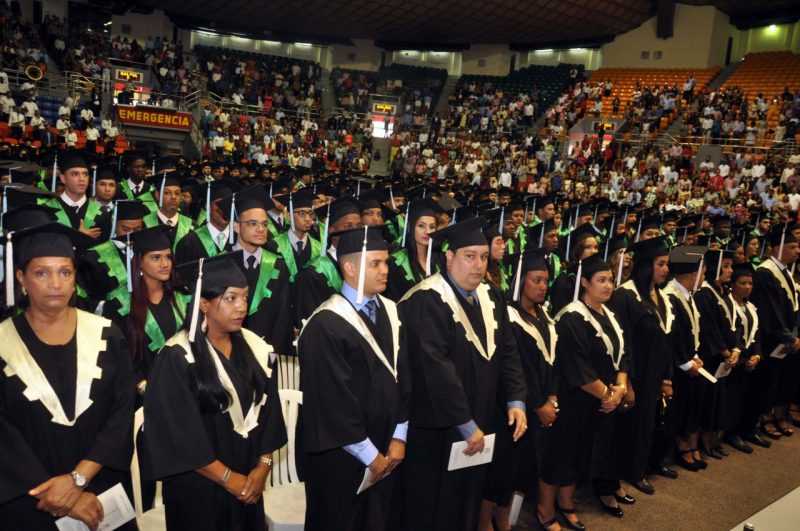 Utesa gradúa 961 nuevos profesionales