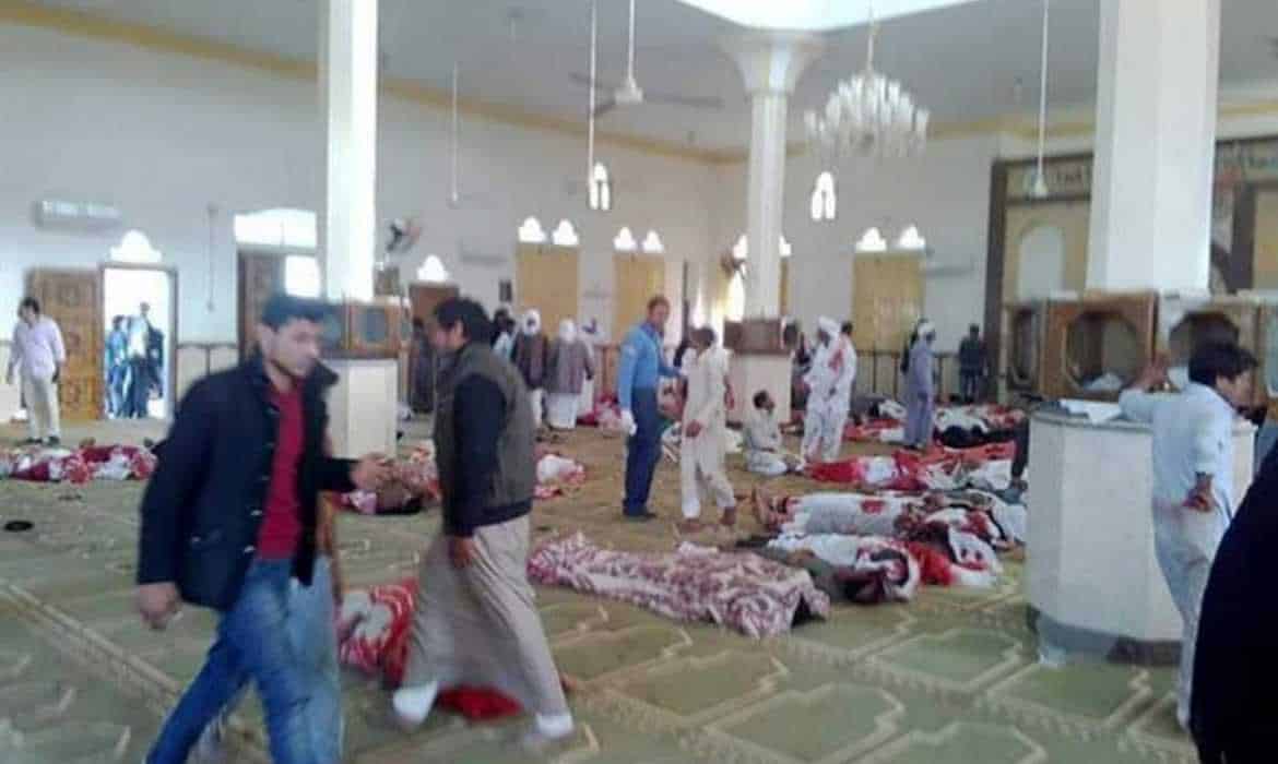 Al menos 235 muertos en ataque a mezquita de Sinaí
