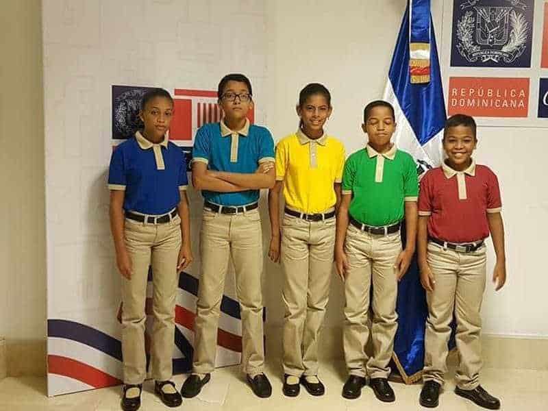 Educación presenta nuevos modelos de uniformes