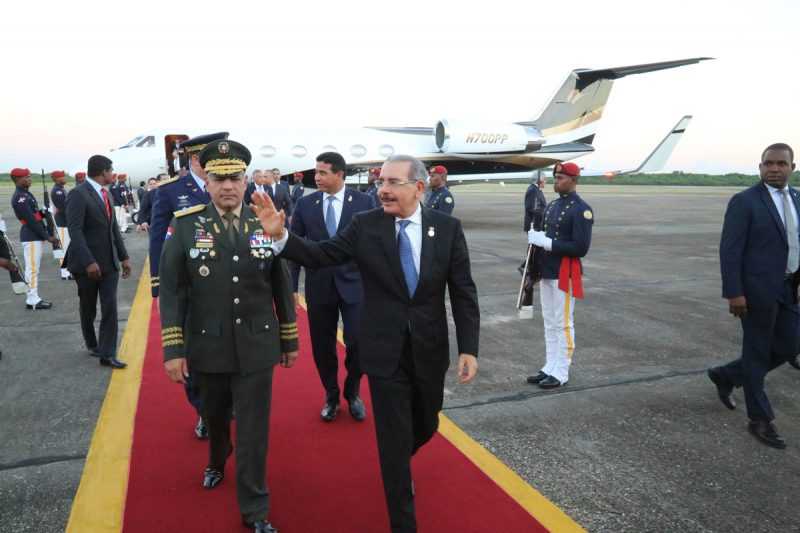 Danilo Medina regresa al país procedente de Panamá