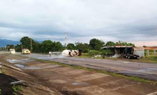 Bonao: Un muerto choque de camiones autopista Duarte