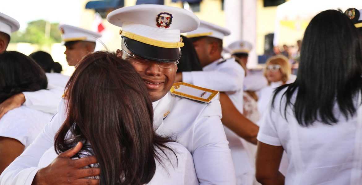 Danilo Medina encabeza XVI promoción de cadetes de la Fuerza Aérea