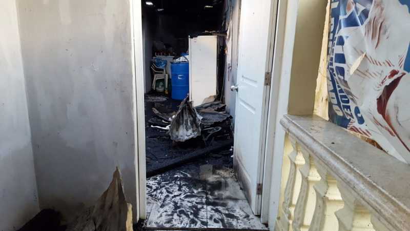 Fuego destruye tres viviendas en La Otra Banda de Santiago