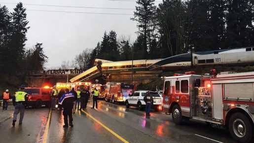 Un tren de Amtrak se descarrila al sur de Seattle