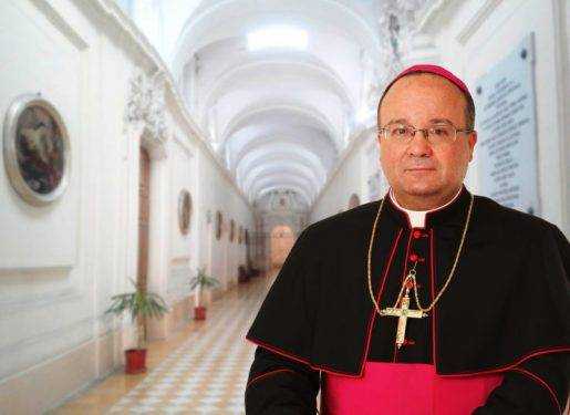 El papa envía experto a Chile para investigar caso de obispo
