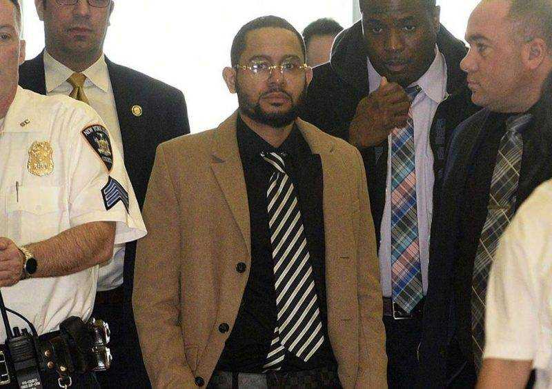 Dominicano del NYPD acusado por atraco a un civil