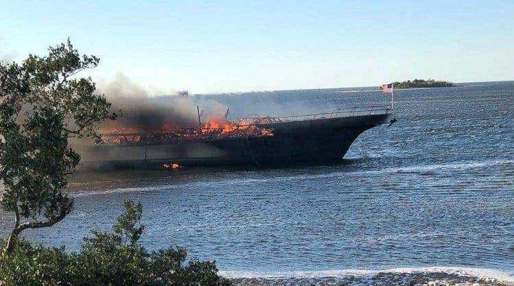 Muere mujer después de incendio en buque casino en Florida