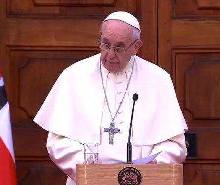 Papa evade acusaciones de que encubrió abusos sexuales 