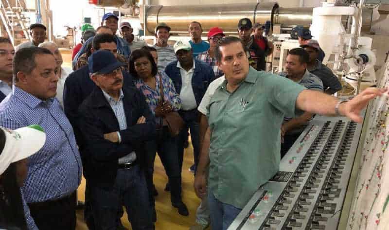 Danilo Medina supervisa planta de procesamiento alimentos