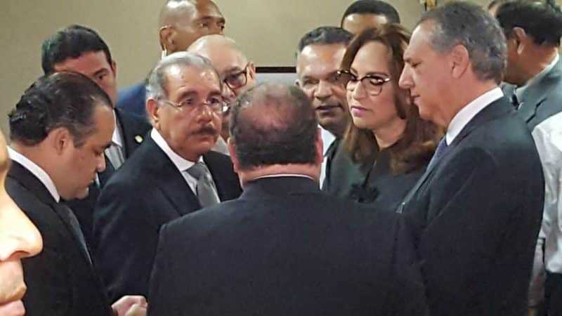 Danilo Medina asiste a velatorio padre Ventura Camejo