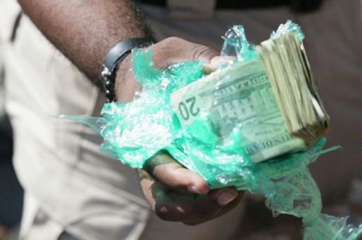 Realizan allanamientos por US$1.4 millones encontrado en Haina 