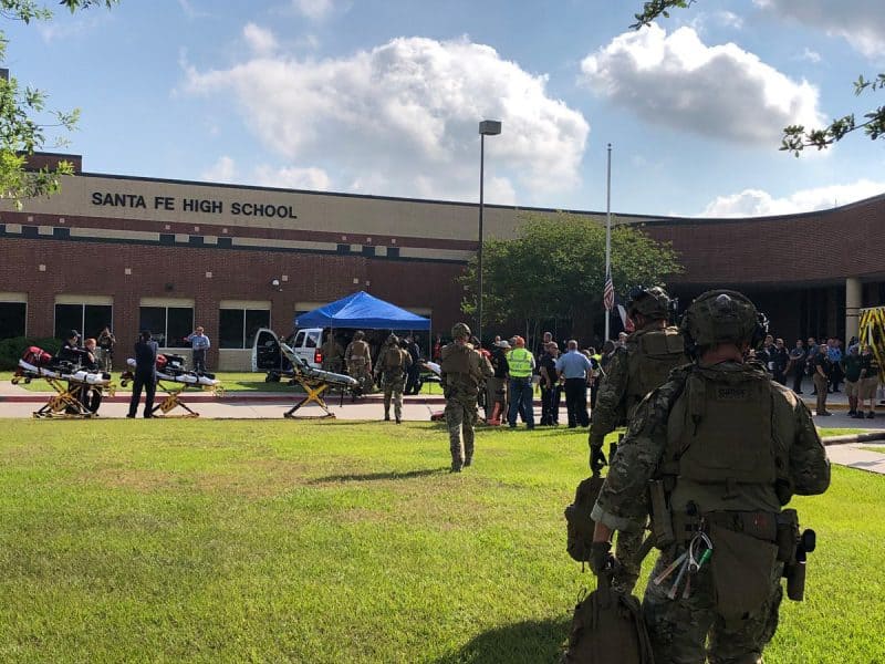 Varios muertos por tiroteo en escuela de Santa Fe, Texas