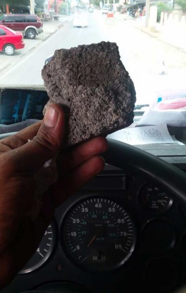 Bonao: Cuatro hombres apresados por lanzar piedra a vehículos
