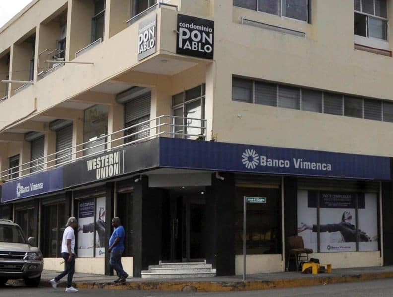 Roban 11 millones asalto Banco Vimenca Santiago