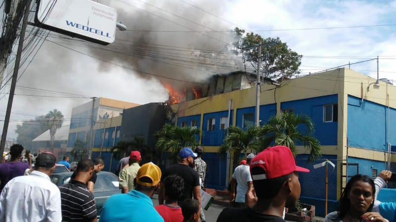 Santiago: Fuego afectó áreas del hospital Juan XXIII