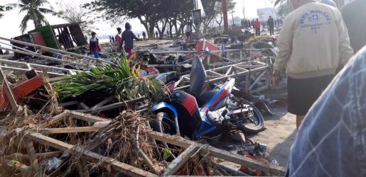 Indonesia sube a más de 800 número de muertos por sismo