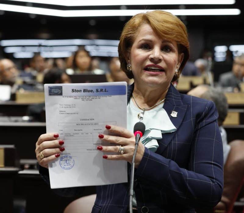 Lucia Medina advierte a los empleados del Gobierno