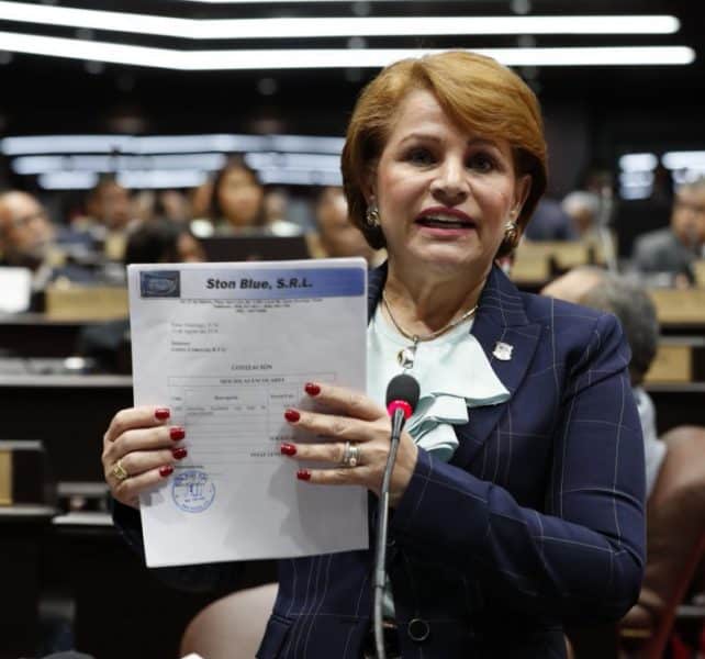 Lucia Medina advierte a los empleados del Gobierno