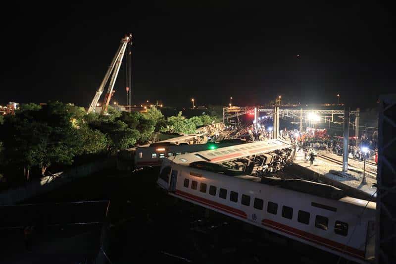 Taiwan: Al menos 22 muertos en accidente de tren