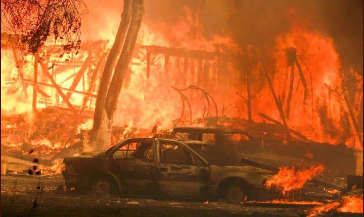Al menos 9 muertos por incendios en California