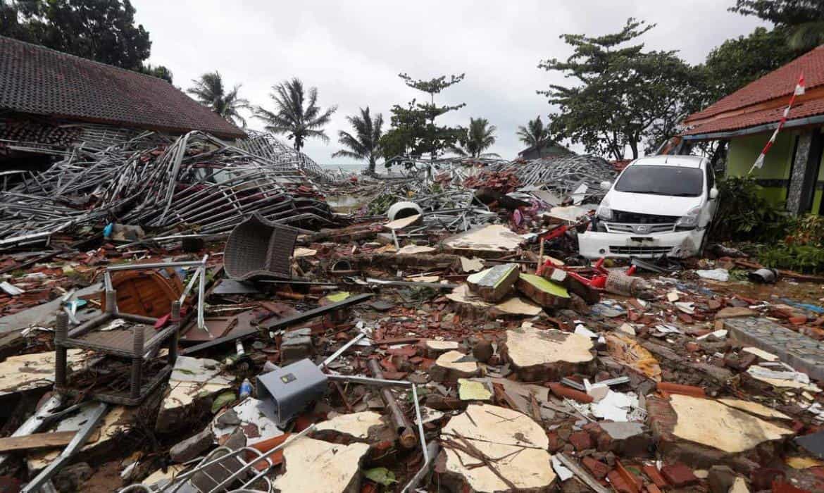 Suman 222 los muertos por tsunami en Indonesia 
