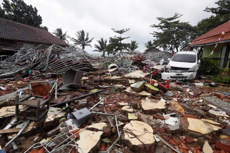 Suman 222 los muertos por tsunami en Indonesia