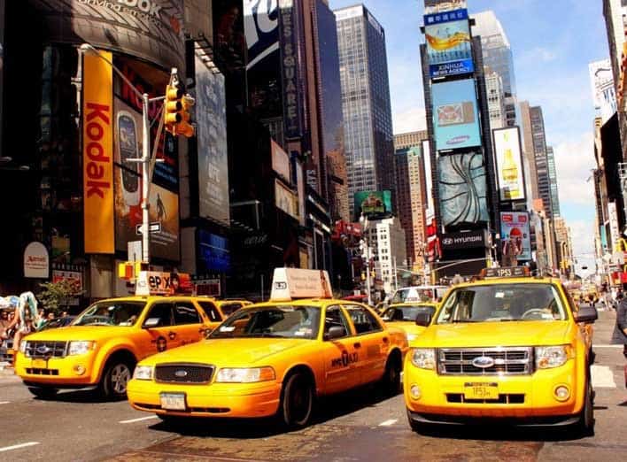 Entra en vigencia impuesto para taxis en Manhattan