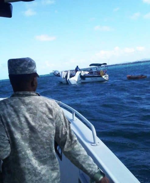 Autoridades rescatan 5 tripulantes de un velero