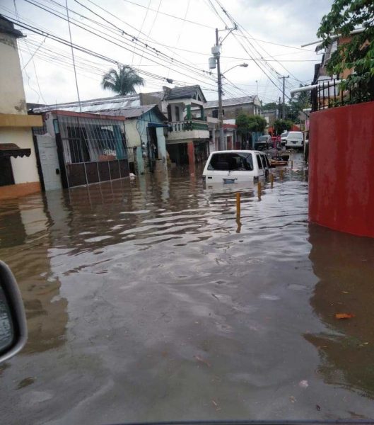 Unas 200 viviendas resultaron inundadas en Hoya del Caimito