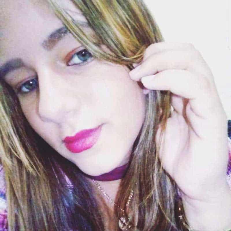 Tras varios días recluida en el hospital infantil Arturo Grullón, de esta ciudad, falleció el viernes la adolescente Jade González, a quien su expareja alcanzó con cinco disparos, en hecho ocurrido el 27 de febrero en la comunidad El Caimito, de La Vega.