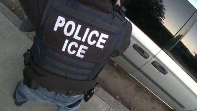 cropped policia ice