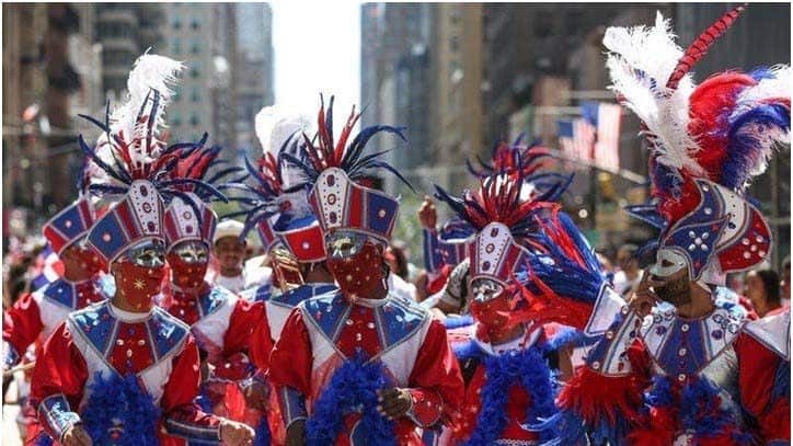 cropped desfile dominicano