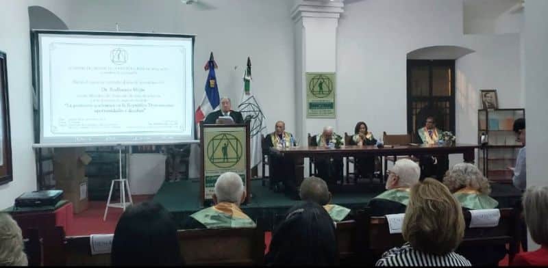 El exrector de la Universidad Apec, doctor Radhamés Mejía, advirtió que no es posible consolidar un sistema de educación superior que responda a las necesidades de desarrollo económico y social del país.