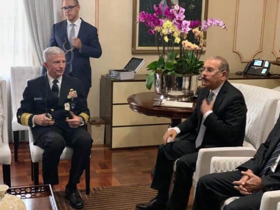Jefe Comando Sur EE.UU. se reúne con Danilo Medina