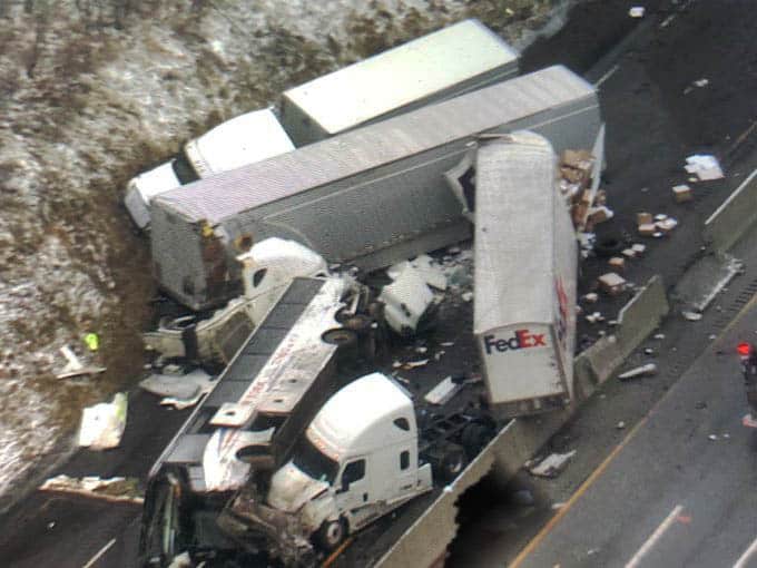 Al menos 5 muertos en accidente en una autopista de Pensilvania