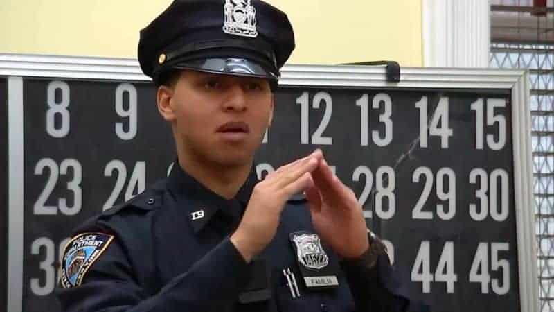 Primer oficial NYPD en hablar por señas