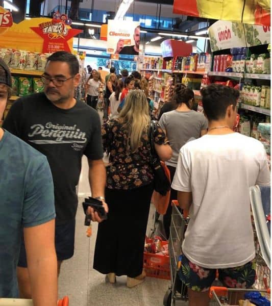 Dominicanos NYC abarrotan supermercados