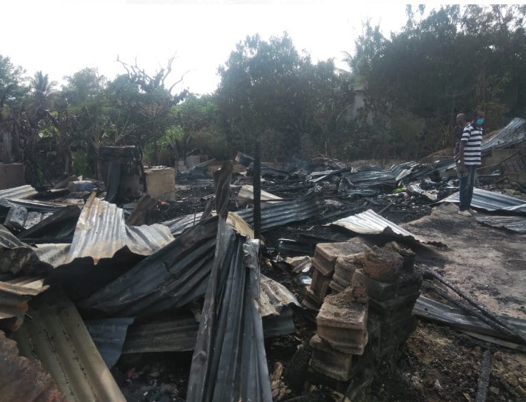 viviendas destruidas por incendio en Ingenio Arriba