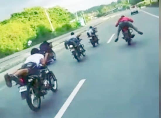 carrera ilegal de motocicleta