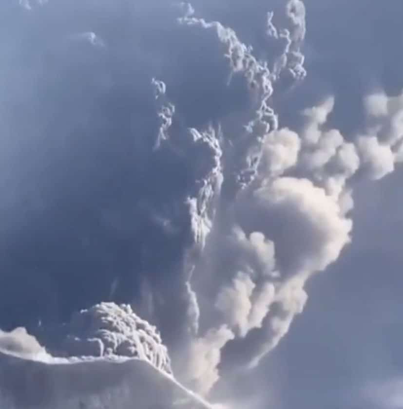 Volcán Karymsky entra en erupción en Lejano Oriente de Rusia