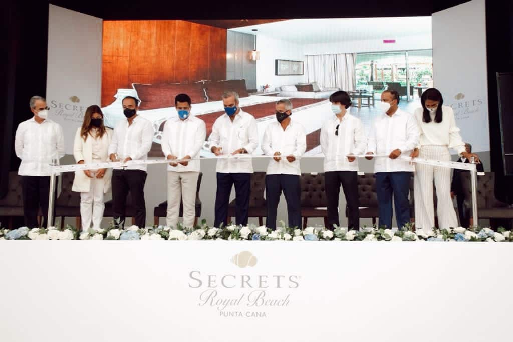 Abinader participa en inauguración hotel Secrets Royal Beach