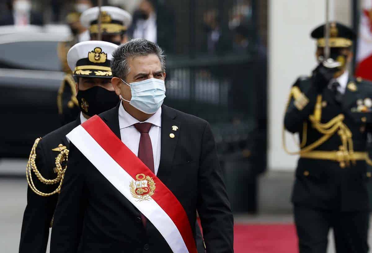 manuel merino asume presidencia de perú