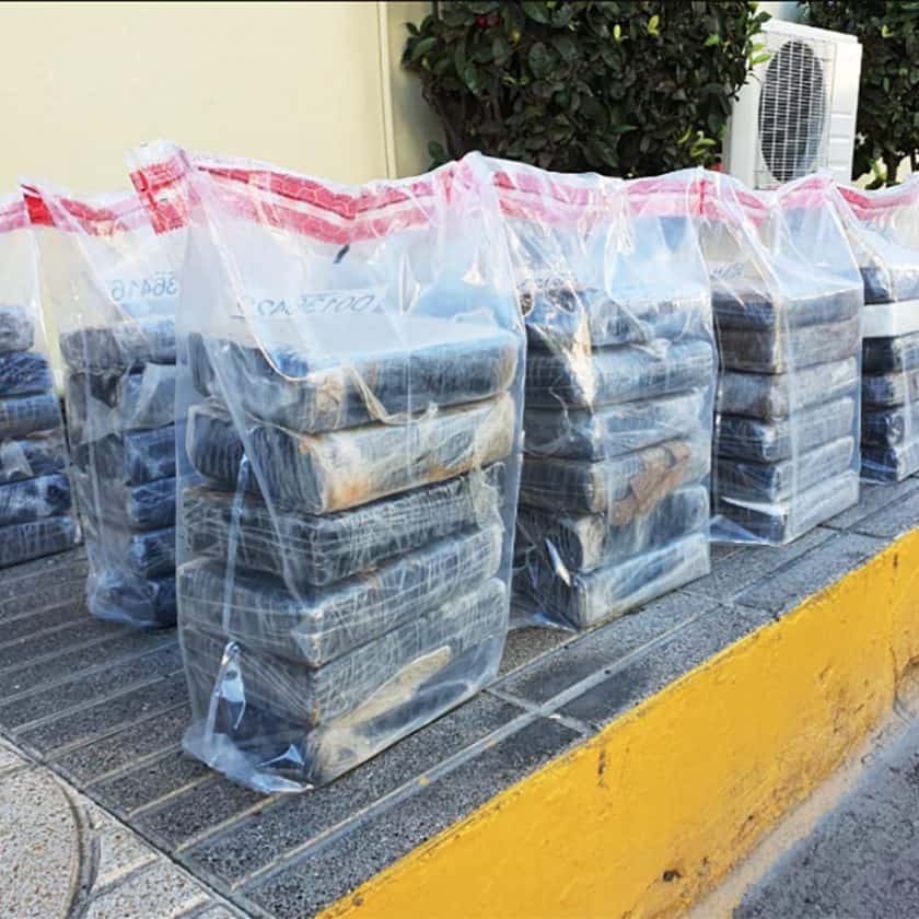  se incautaron de 60 paquetes presumiblemente cocaína,  en dos operativos simultáneos realizados en San Pedro de Macorís