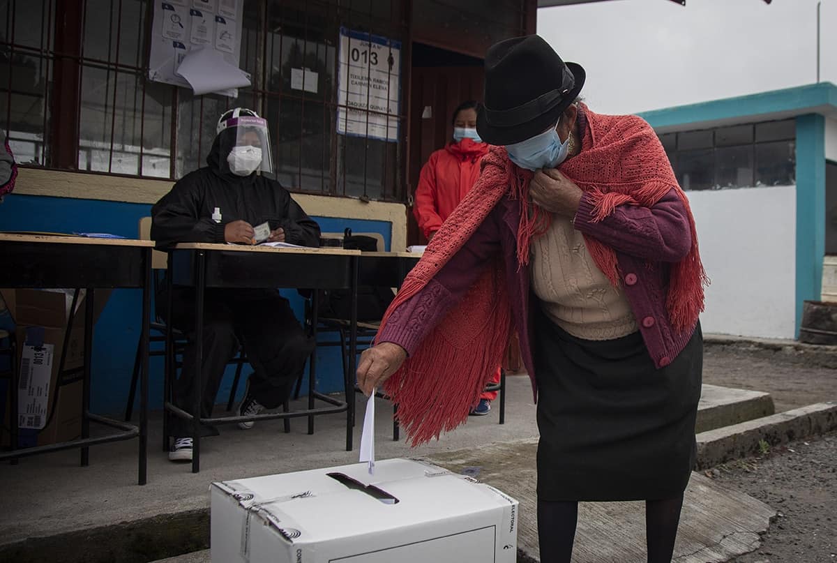 QUITO, (Xinhua) -- El Consejo Nacional Electoral (CNE) de Ecuador reportó hoy domingo normalidad en el desarrollo de la jornada en la que se elige nuevo presidente