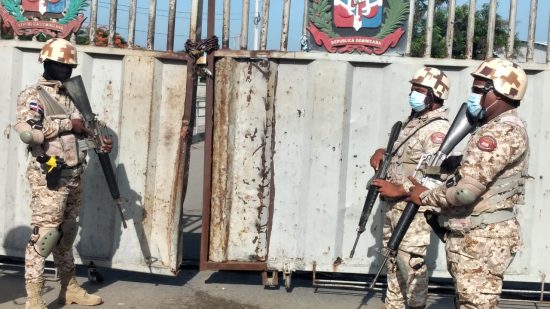 militares dominicanos frontera