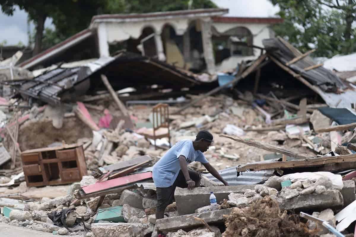 LES CAYES, (Xinhua) -- La Agencia de Protección Civil de Haití elevó hoy lunes a 1.419 el número de muertos por el terremoto de magnitud 7,2 registrado el sábado en la isla
