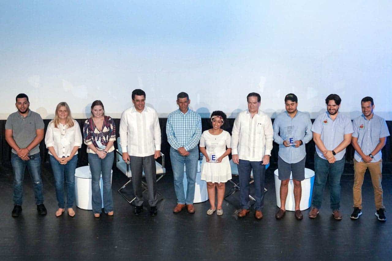 emprendedores con el premio Pepín Corripio