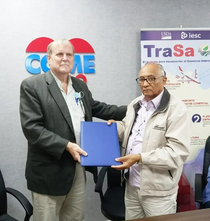 Entidades firman acuerdo para impulsar sector avícola dominicano
