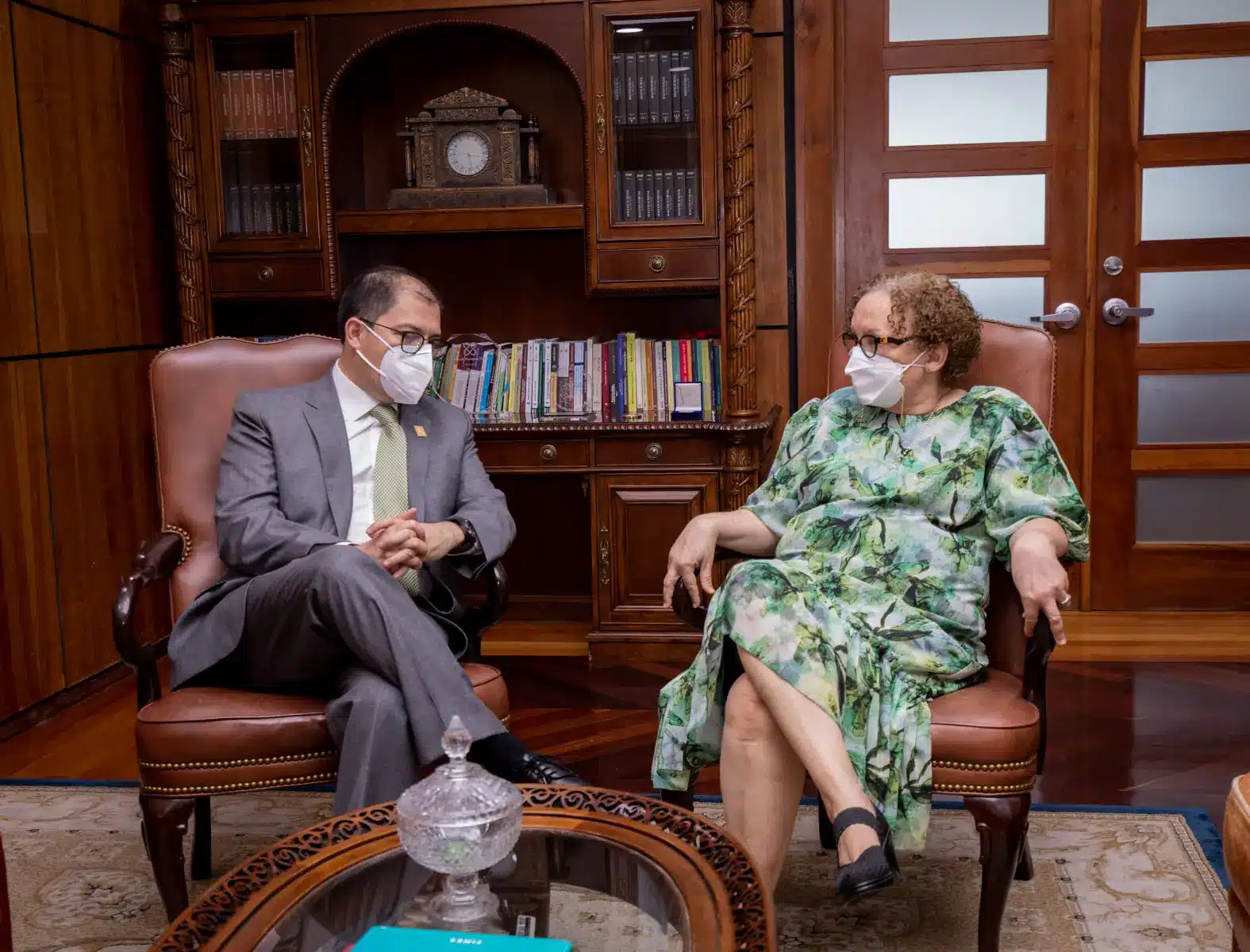 Miriam Germán y fiscal general de Colombia se reúnen