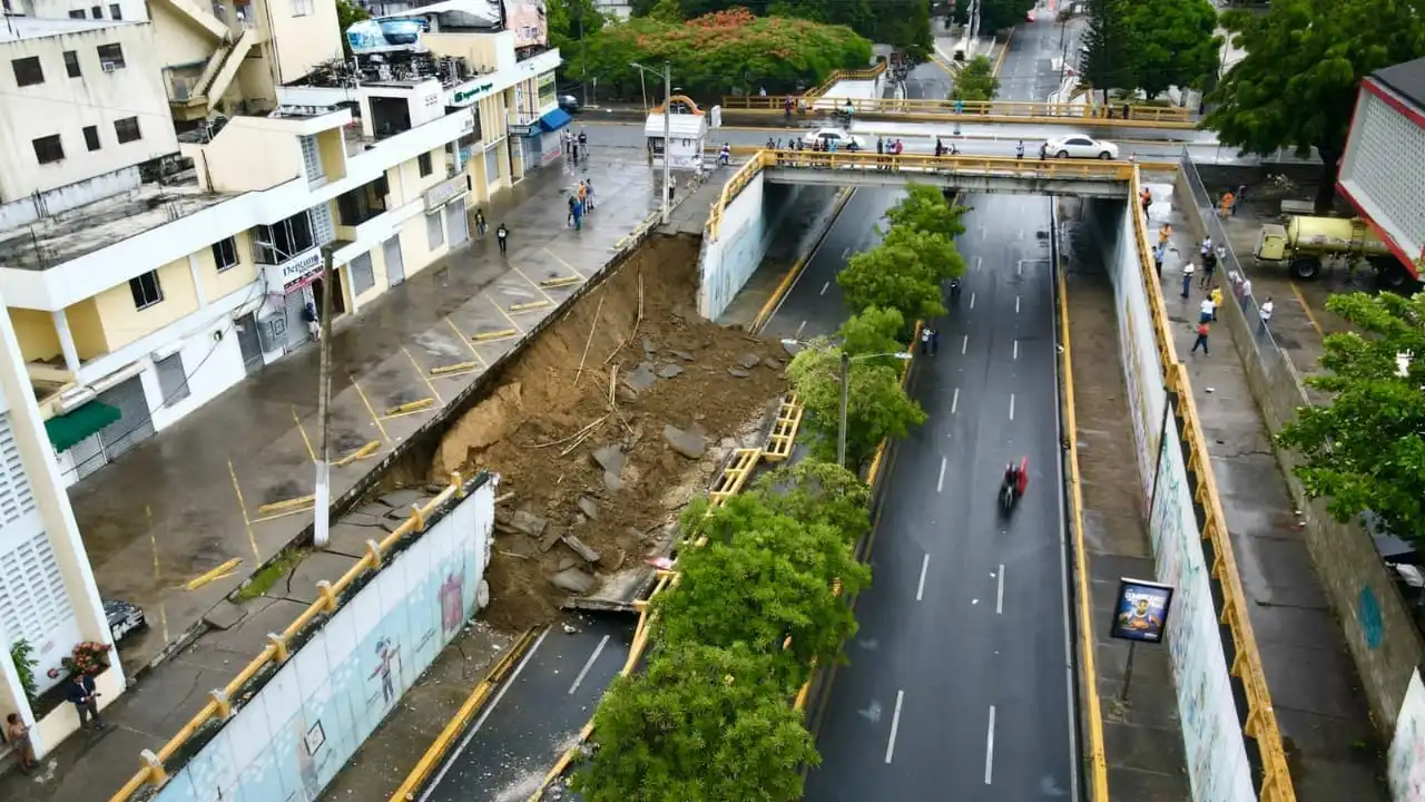 muro avenida Las Carreras por lluvias
